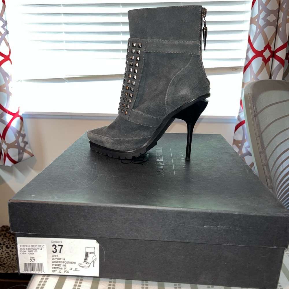 Rock & republic studded suede boots
